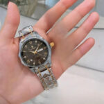 ساعت مچی عقربه‌ای کوارتز مردانه پوداگار مدل الماسی قفل پروانه ای ضد آب کد 005